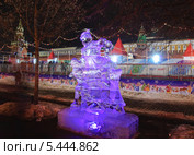 Выставка ледяных скульптур перед ГУМом (2013 год). Редакционное фото, фотограф Алёшина Оксана / Фотобанк Лори