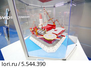 Модель Морской ледостойкой стационарной платформы на Конференции морской промышленности России - 2012 в Гостином Дворе, 23 мая 2012 года в Москве, Россия. Редакционное фото, фотограф Losevsky Pavel / Фотобанк Лори