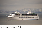Круизный лайнер Seven Seas Mariner компании Regent Seven Seas Cruises, Петропавловск-Камчатский (2009 год). Редакционное фото, фотограф Константин Горянов / Фотобанк Лори