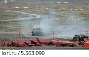 Военные учения на полигоне, боевая машина пехоты ведет огонь из пушки. Стоковое видео, видеограф Игорь Долгов / Фотобанк Лори