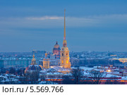 Доминанты Санкт-Петербург. Вид на Петропавловскую крепость и Исаакиевский собор с высоты (2012 год). Редакционное фото, фотограф Литвяк Игорь / Фотобанк Лори