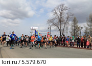 Юноши стартовали 9 мая. Тюмень (2013 год). Редакционное фото, фотограф Анатолий Матвейчук / Фотобанк Лори