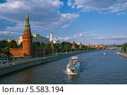 Москва. Вид на Москву-реку и Московский Кремль (2013 год). Стоковое фото, фотограф Алексей Голованов / Фотобанк Лори