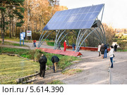 Солнечная батарея в Лианозовском питомнике (2013 год). Редакционное фото, фотограф Алёшина Оксана / Фотобанк Лори