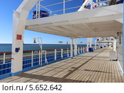 Пешеходная палуба Променад на океанском лайнере Thomson Spirit (2014 год). Редакционное фото, фотограф Алексей Гусев / Фотобанк Лори