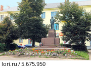 Город Невель Псковской области. Памятник В.И. Ленину (2013 год). Редакционное фото, фотограф EgleKa / Фотобанк Лори