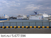 Три океанских лайнера Grand Holiday, Louis Cruises и Thomson Spirit с туристами в Имеретинском порту , Сочи (2014 год). Редакционное фото, фотограф Алексей Гусев / Фотобанк Лори