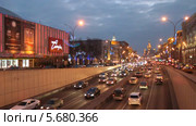 Вечерний автомобильный поток на Садовом кольце. Москва. Редакционное видео, видеограф Сергей Соболев / Фотобанк Лори