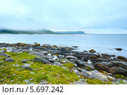 Ramberg beach (пляж Рамберг), летний пасмурый вид. Норвегия, Лофотенские острова (2013 год). Стоковое фото, фотограф Юрий Брыкайло / Фотобанк Лори