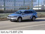 Спонсорский автомобиль Volkswagen Passat универсал на зимней Олимпиаде Сочи 2014. Редакционное фото, фотограф Алексей Гусев / Фотобанк Лори