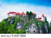 Замок Блед высоко на скале, Словени (2013 год). Стоковое фото, фотограф Сергей Новиков / Фотобанк Лори