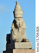 Египетский сфинкс из сиенита на гранитном постаменте. Петербург (2014 год). Стоковое фото, фотограф Александр Алексеев / Фотобанк Лори