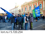 18 марта 2014, Конюшенная площадь, Санкт-Петербург, Россия: Митинг, посвящённый присоединению Крыма и Севастополя к России. Редакционное фото, фотограф Светлана Кудрина / Фотобанк Лори