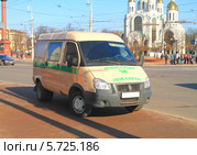 Инкассаторский автомобиль НКО «ИНКАХРАН» ОАО. Калининград (2014 год). Редакционное фото, фотограф Михаил Рудницкий / Фотобанк Лори