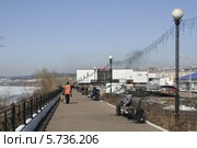 Набережная вдоль реки Уда в городе Улан-Удэ (2014 год). Редакционное фото, фотограф Анна Зеленская / Фотобанк Лори