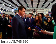 Губернатор Волгоградской области дает интервью телеканалу "Россия" (2014 год). Редакционное фото, фотограф Дмитрий Ершов / Фотобанк Лори