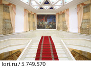 Главная мраморная лестница в Центральном академическом театре Российской армии в Москве, Россия (2012 год). Редакционное фото, фотограф Losevsky Pavel / Фотобанк Лори