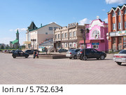 Площадь на улице Центральная в Набережных Челнах (2013 год). Редакционное фото, фотограф Андрей Ижаковский / Фотобанк Лори
