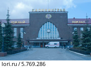 Калининград. Железнодорожный вокзал. Карета скорой помощи у входа (2014 год). Редакционное фото, фотограф Svet / Фотобанк Лори