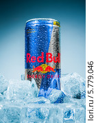 Энергетический напиток Red Bull Energy в кубиках льда (2014 год). Редакционное фото, фотограф Андрей Армягов / Фотобанк Лори