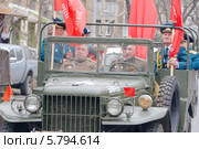 Реконструкция парада 10 апреля 1944 года посвященная 70-ой годовщина освобождения Одессы от немецко-фашистских захватчиков (2014 год). Редакционное фото, фотограф KEN VOSAR / Фотобанк Лори