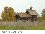 Вид на Никольскую часовню в деревне Гоморовичи (Ленинградская область) (2012 год). Стоковое фото, фотограф Самохвалов Артем / Фотобанк Лори