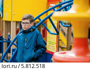 Молодой парень в детском городке. Стоковое фото, фотограф Игорь Низов / Фотобанк Лори