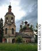 Старая заброшенная церковь. Стоковое фото, фотограф Владимир Тарасов / Фотобанк Лори