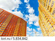 Современные красные и желтые здания. Стоковое фото, фотограф babenkodenis / Фотобанк Лори