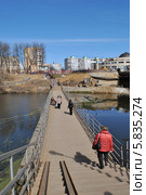 Пешеходный мост через реку Клязьма в городе Щёлково Московской области (2014 год). Стоковое фото, фотограф lana1501 / Фотобанк Лори
