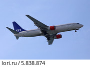 Самолет авиакомпании SAS Scandinavian Airlines Boeing Boeing 737-883 заходит на посадку (бортовой номер LN-RRU) (2014 год). Редакционное фото, фотограф Алексей Гусев / Фотобанк Лори