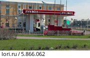 Автомобильная заправочная станция компании Лукойл в Санкт-Петербурге (2014 год). Редакционное видео, видеограф Кекяляйнен Андрей / Фотобанк Лори