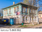 Старые деревянные дома в городе Кинешме (2014 год). Редакционное фото, фотограф Михаил Широков / Фотобанк Лори
