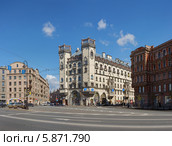 Каменноостровский проспект, площадь Льва Толстого, дом с башнями (доходный дом К.И.Розенштейна). (2014 год). Редакционное фото, фотограф Александр Рощин / Фотобанк Лори