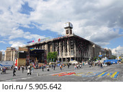 Сгоревшее здание Дома профсоюзов в Киеве на Крещатике (2014 год). Редакционное фото, фотограф Светлана Пирожук / Фотобанк Лори