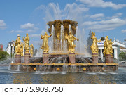 Фонтан "Дружба народов" на ВДНХ (ВВЦ), Москва (2014 год). Редакционное фото, фотограф lana1501 / Фотобанк Лори