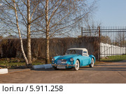 Красивый старинный спортивный автомобиль марки MG MGA весенним вечером в Подмосковье (2014 год). Редакционное фото, фотограф Горшков Игорь / Фотобанк Лори