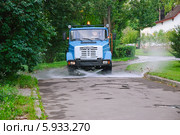 Поливочная машина на ВДНХ (2011 год). Редакционное фото, фотограф Алёшина Оксана / Фотобанк Лори