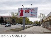 Кокчетав. Билборд с рекламой сотового оператора на улицах города (2014 год). Редакционное фото, фотограф Александр Тараканов / Фотобанк Лори