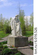Город Дно Псковской области. Памятник В.И.Ленину (2014 год). Редакционное фото, фотограф EgleKa / Фотобанк Лори