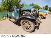Ралли «Пекин-Париж 2013». Остановка в Самаре. Ремонт автомобиля Buick 25X 1929 года. Редакционное фото, фотограф FotograFF / Фотобанк Лори