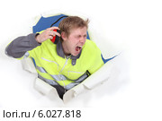 рабочий кричит от сильного шума. Стоковое фото, фотограф Phovoir Images / Фотобанк Лори