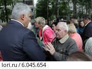 Застройщик и жители на общественном собрании (2014 год). Редакционное фото, фотограф Дмитрий Неумоин / Фотобанк Лори