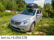 Автомобиль с автобоксом на крыше (2014 год). Редакционное фото, фотограф Сергей Лаврентьев / Фотобанк Лори