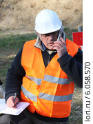 Tradesman talking on his mobile phone. Стоковое фото, фотограф Phovoir Images / Фотобанк Лори
