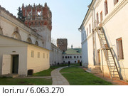 Новодевичий монастырь, территория. Москва (2014 год). Стоковое фото, фотограф Владимир Магит / Фотобанк Лори