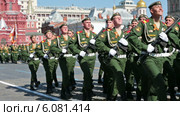 Празднование Дня Победы в Москве. Торжественное прохождение солдат по Красной площади (2014 год). Редакционное видео, видеограф Игорь Долгов / Фотобанк Лори
