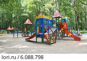 Детская площадка в парке "Дубки" (Химки) (2014 год). Стоковое фото, фотограф Александр Замараев / Фотобанк Лори
