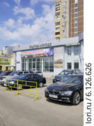 Автотехцентр "Реутов-Моторс" на Носовихинском шоссе, 5 в городе Реутове Московской области (2014 год). Редакционное фото, фотограф stargal / Фотобанк Лори