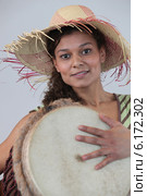 Woman wearing a straw hat and playing the djembe. Стоковое фото, фотограф Phovoir Images / Фотобанк Лори